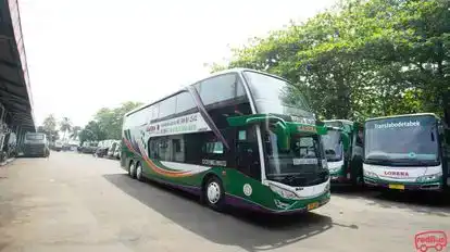 KARINA Bus-Front Image
