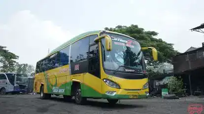 Sari Indah Bus-Side Image