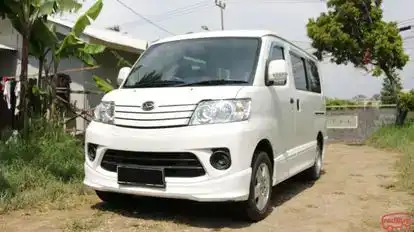Daltrans Bus-Front Image