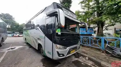 Karunia Bakti Bus-Front Image