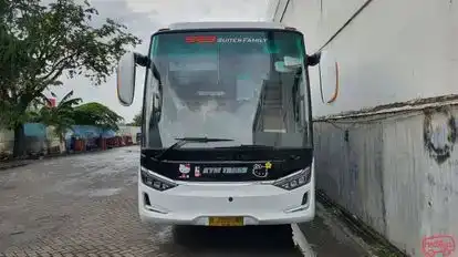 KYM Trans Bus-Front Image