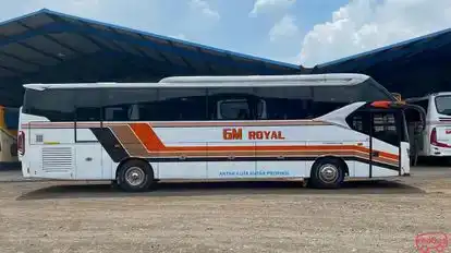 GM Royal Bus-Side Image
