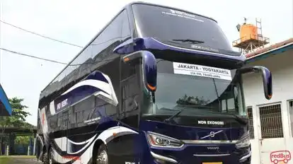 Unicorn Indorent Bus-Front Image