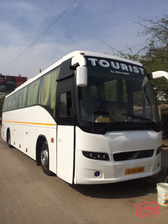 volvo bus from noida to agra via yamuna expressway