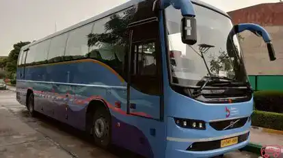 Rhyno Bus-Side Image