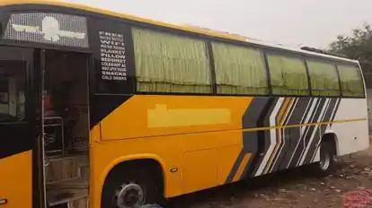Shree Saroj Travels Bus-Side Image